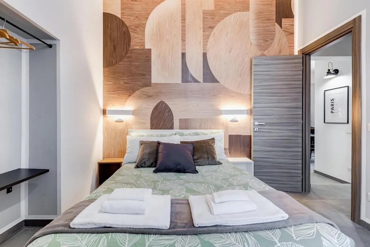 Bdc - Majestic 4-Bdr In Termini Apartment Rome 0*,  Italy
